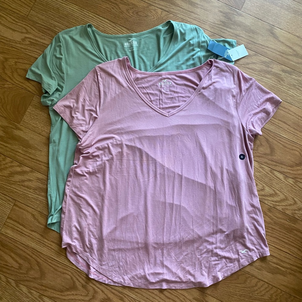 Hollister Green & Pink V-neck Tshirts